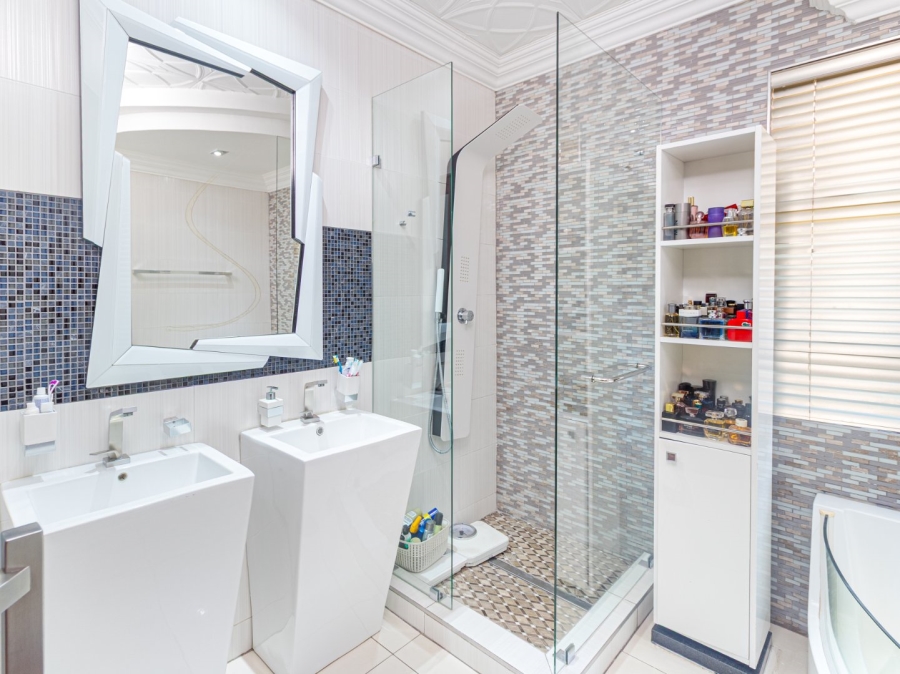 To Let 6 Bedroom Property for Rent in Pecanwood Estate North West